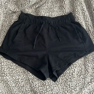 Lululemon Inner glow high rise short size 4/6
